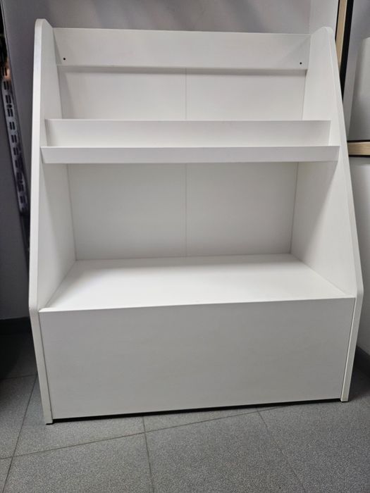 Поставка за книги Bergig от Икеа