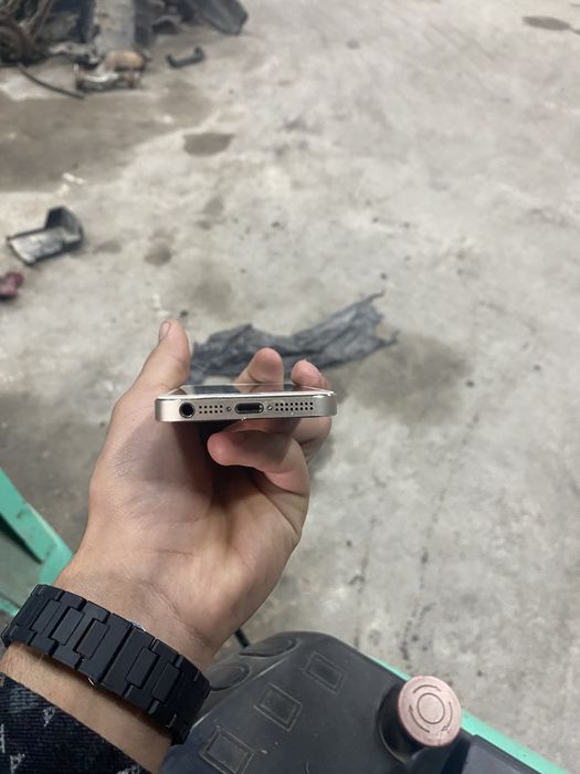 Продам IPhone 5 s