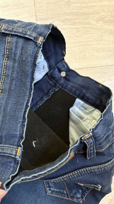 Продам.Джинсы утепленые. На 10лет