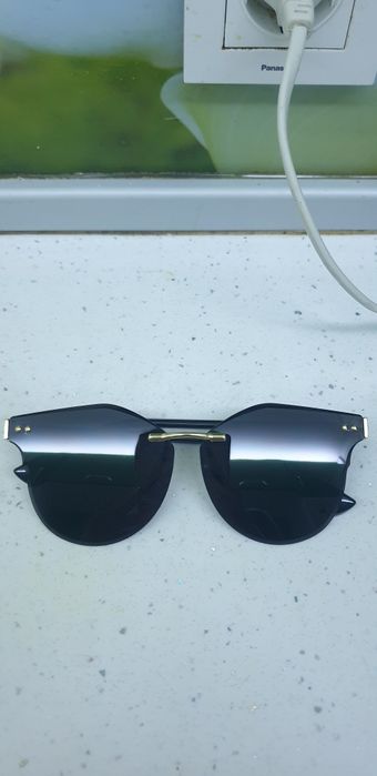 Слънчеви очила много