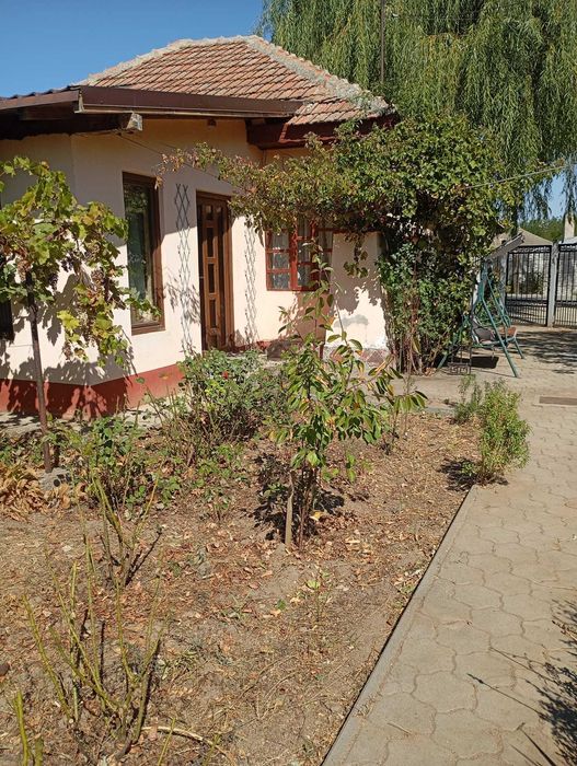 Vand casa si teren la pret de garsoniera (98.000 euro negociabil) doar 19 km de Craiova in Comuna Leu , Dolj