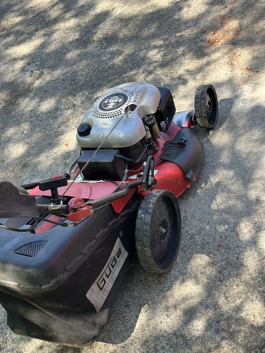 Беньинова самоходна косачка Gude