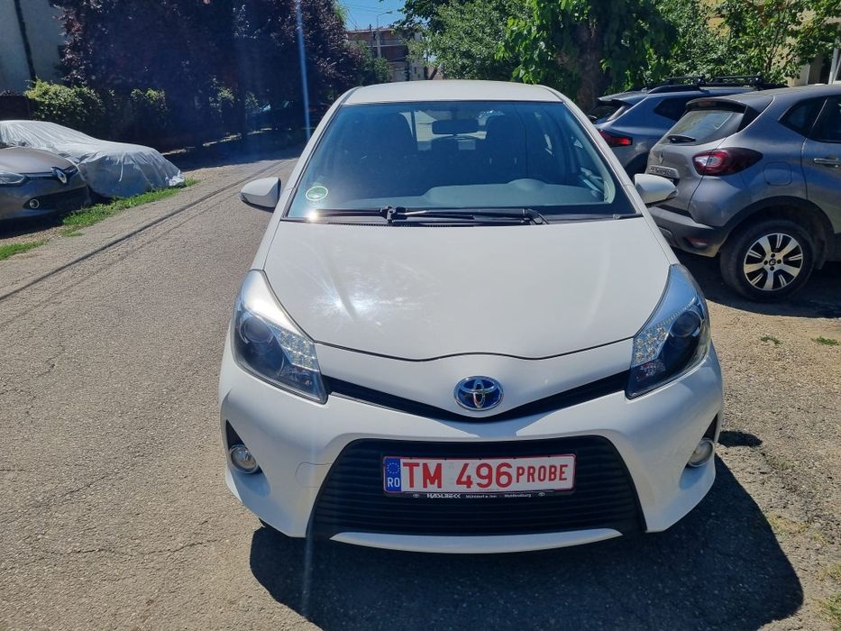 Toyota Yaris 1.5 benzina și hybrid an 2012 cutie de viteze automata  euro 5