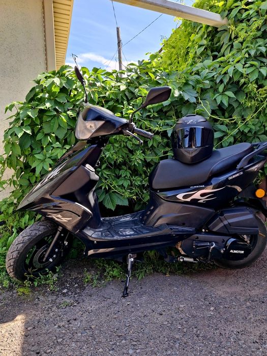 Продам мопед. В отличном состоянии. Шлем в подарок. состоя