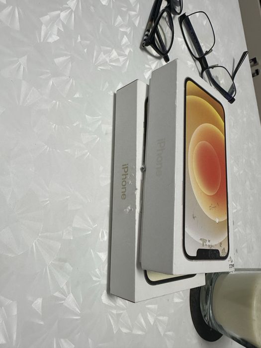 Vand iphone 12 si 7plus