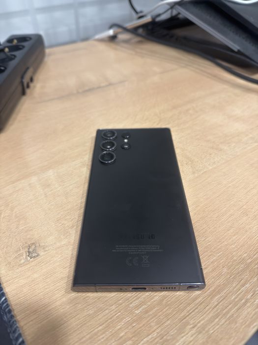 Продаю Samsung S23 Ultra