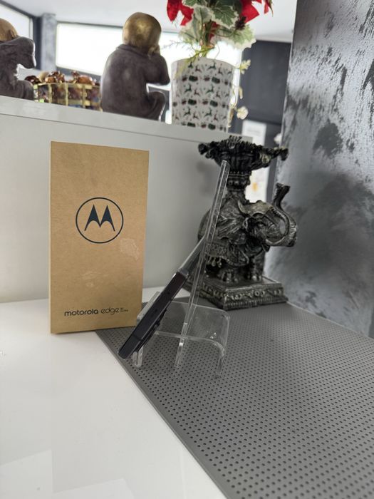 Vand motorola edge 30 ultra de 256 gb nou