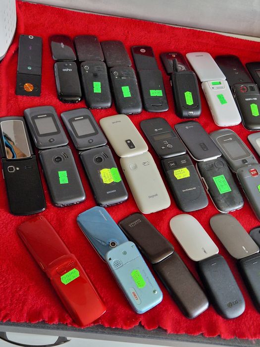 Telefon cu clapeta  perfect funcțional.  Pret/ bucata si in funcție de model