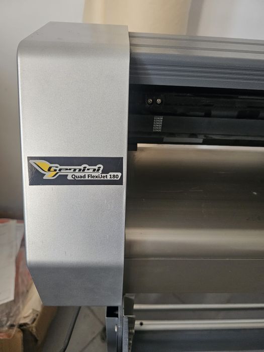Plotter si Masini de cusut industriale