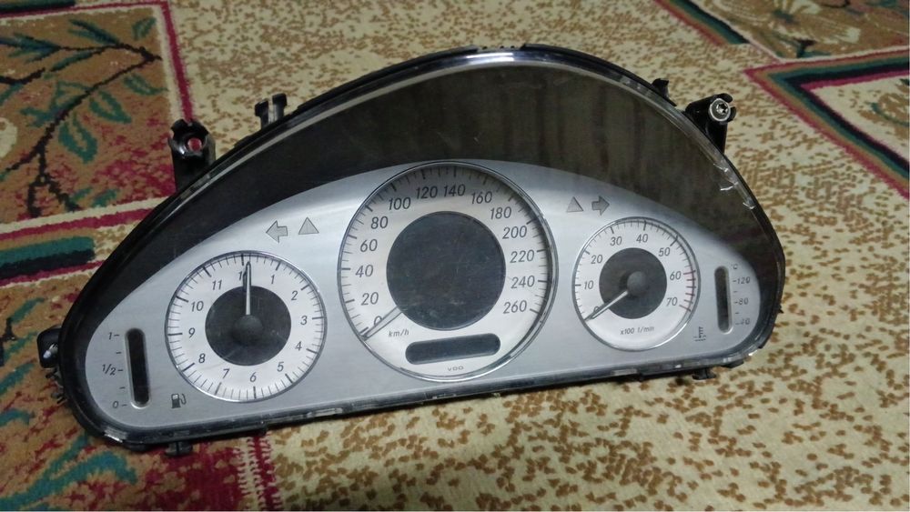 Щеток приборов мерседес 211