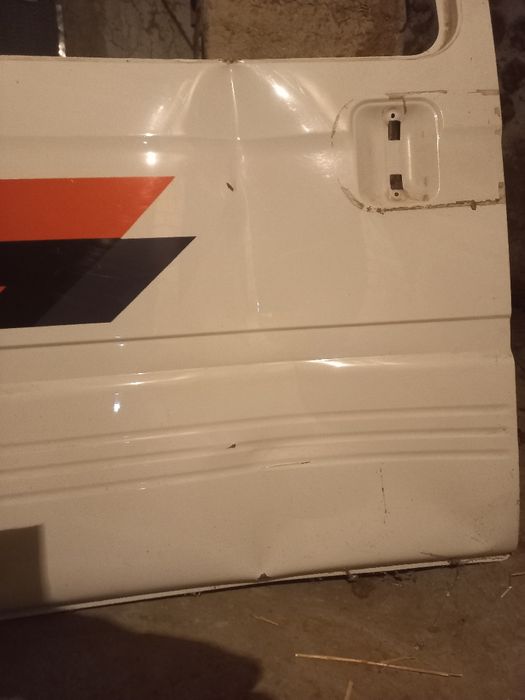 Damasga radnoy urta eshik