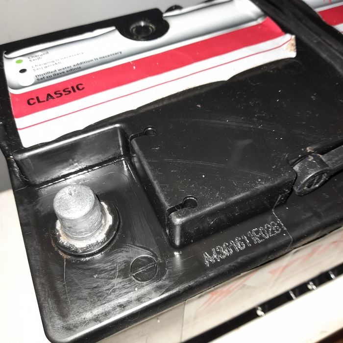 ACUMULATORI =( baterii )auto .