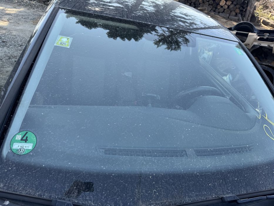 Предно стъкло за голф 7 в перфектно състояние