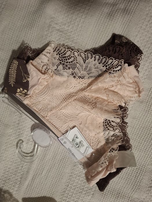 Бюстгальтеры M&S,Вайкики, чашка D
