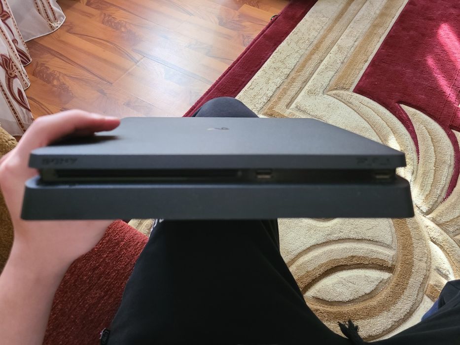 Playstation 4 slim 1 tb