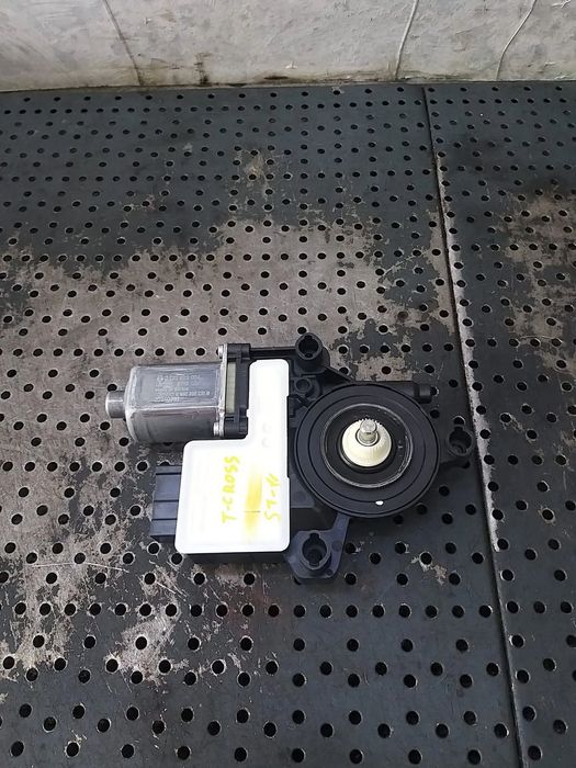 Motoras macara stanga fata vw t cross c11 d31 2q0959405g 0130822064