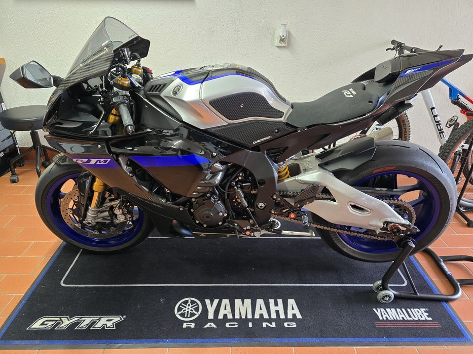 Yamaha R1M  2023