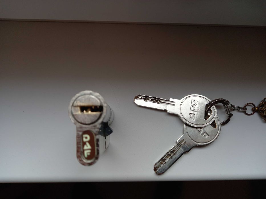 Секретен патрон DAF за врата с 2 ключа-на 1/2 цена 35 лв