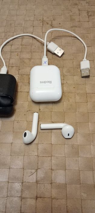 Vând căști Bluetooth cu acumulator