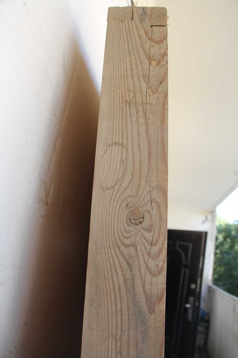 Дверь деревянная с рамой