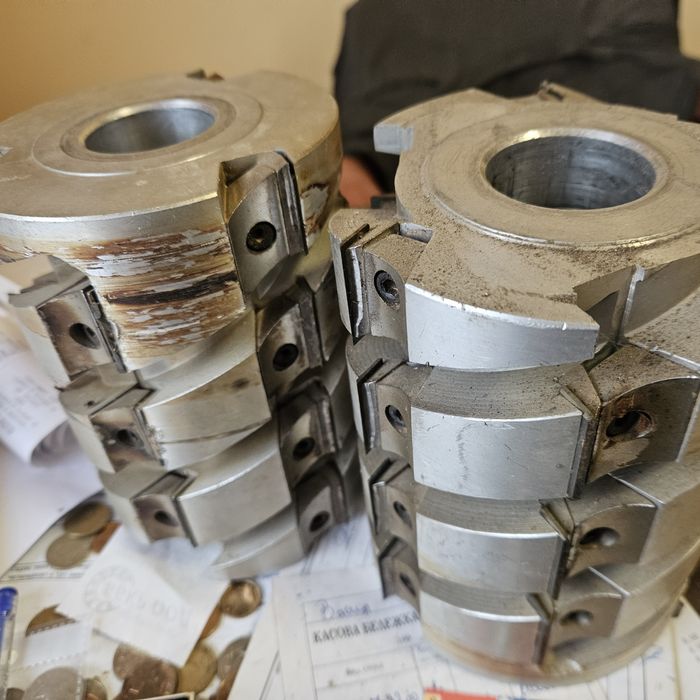 глави за четиристранка 2 бр.с размери височина 160 мм.ширина 125мм.