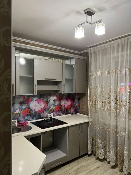 Сдам 1 комнатную 19мкр 120000