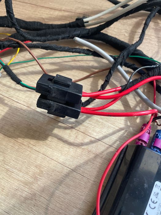 Vând sistem GPS/telematică profesională GMV MOVILOC U10D, model U10D-RS.5-6621,