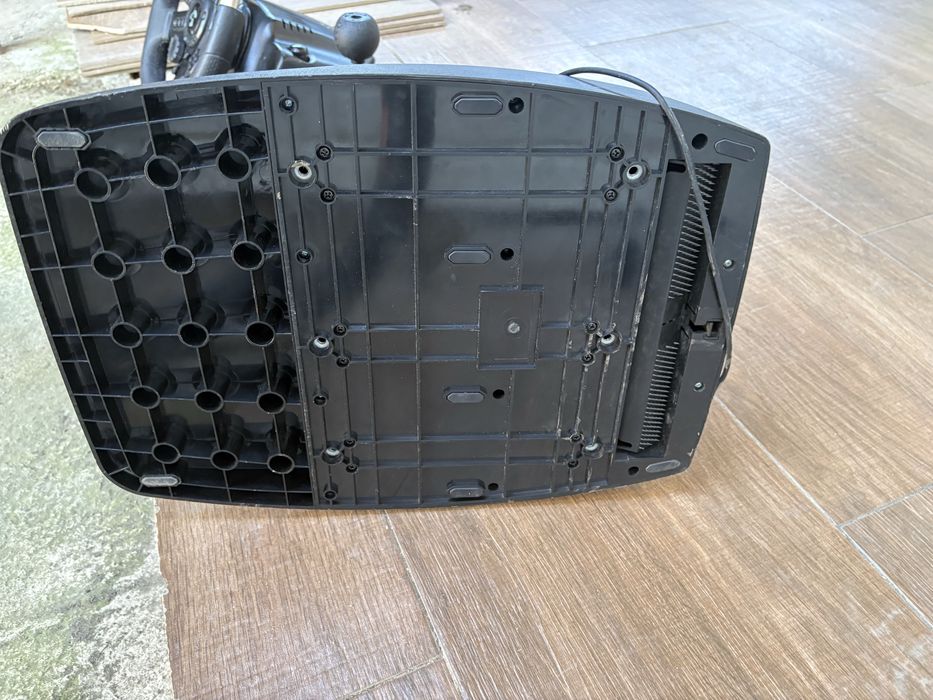 Волан,педали и скоростен лост logitech g923