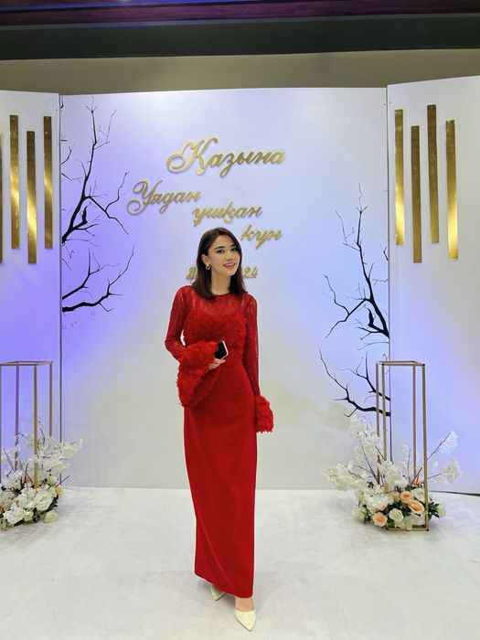 красное вечернее платье