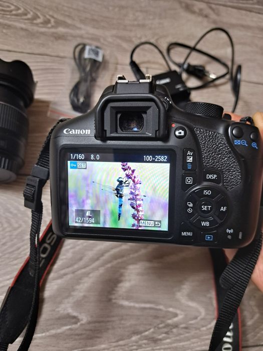 Aparat foto Canon 1300d cu obiectivul KIT 18-55mm + obiectivul 50mm