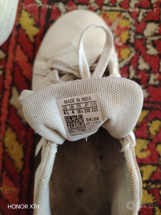 Adidas kanpaniyasidan chiqgan razmeri 37-38  y