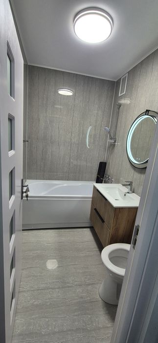 Vand apartament 3 camere renovat recent Bd ul Republicii