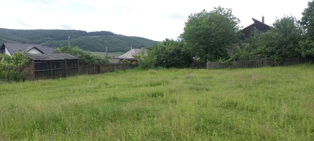 Casă de vânzare în Dolheștii Mari ,2400mp de  teren. ,