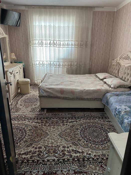 Dom sotiladi 6 etj 2 xona barcha mebel texniklari bilan yolni boyida