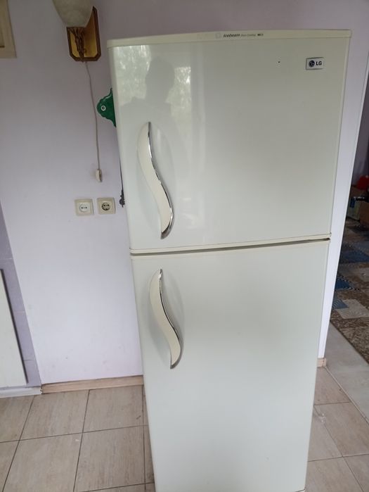 Холодильник LG в рабочем состоянии