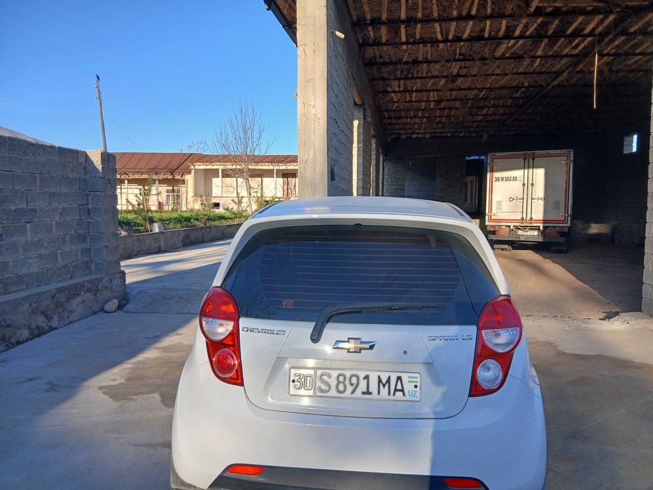 Spark oq rangli tozza moshina