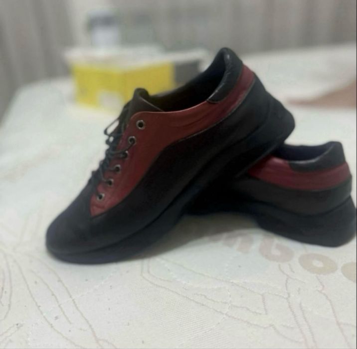 Кроссовки женские кожаные