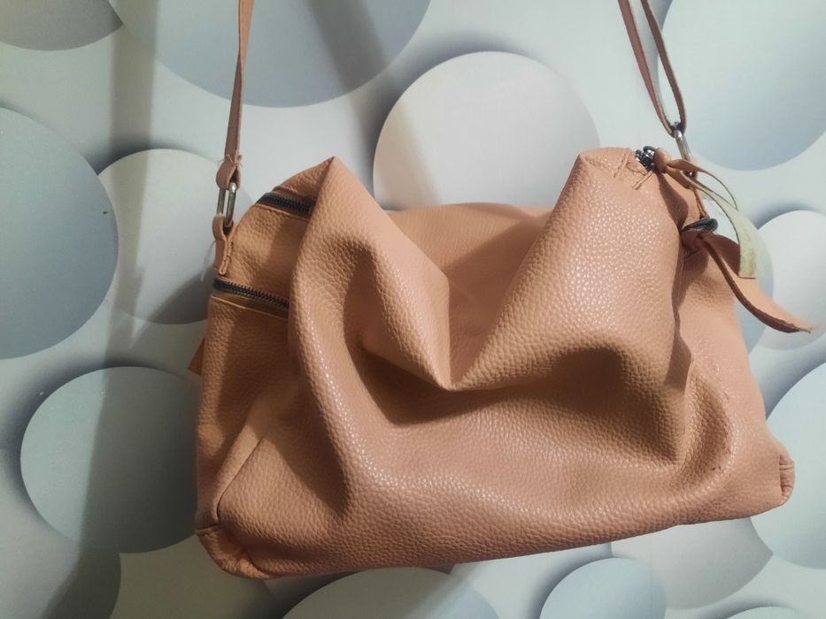 сумка, подойдёт для спорта и учёбы