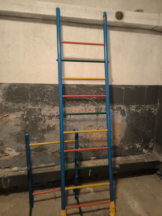 Лестница металлическая. Турник, качели