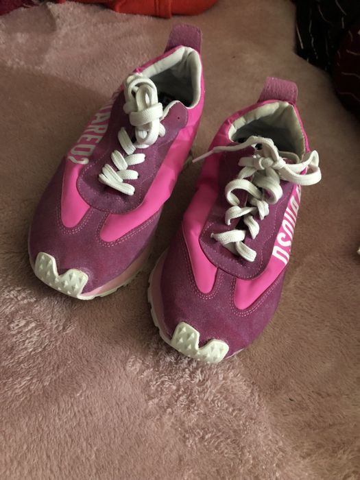 Adidasi Dsquared foarte buna îi livrez decat prin posta