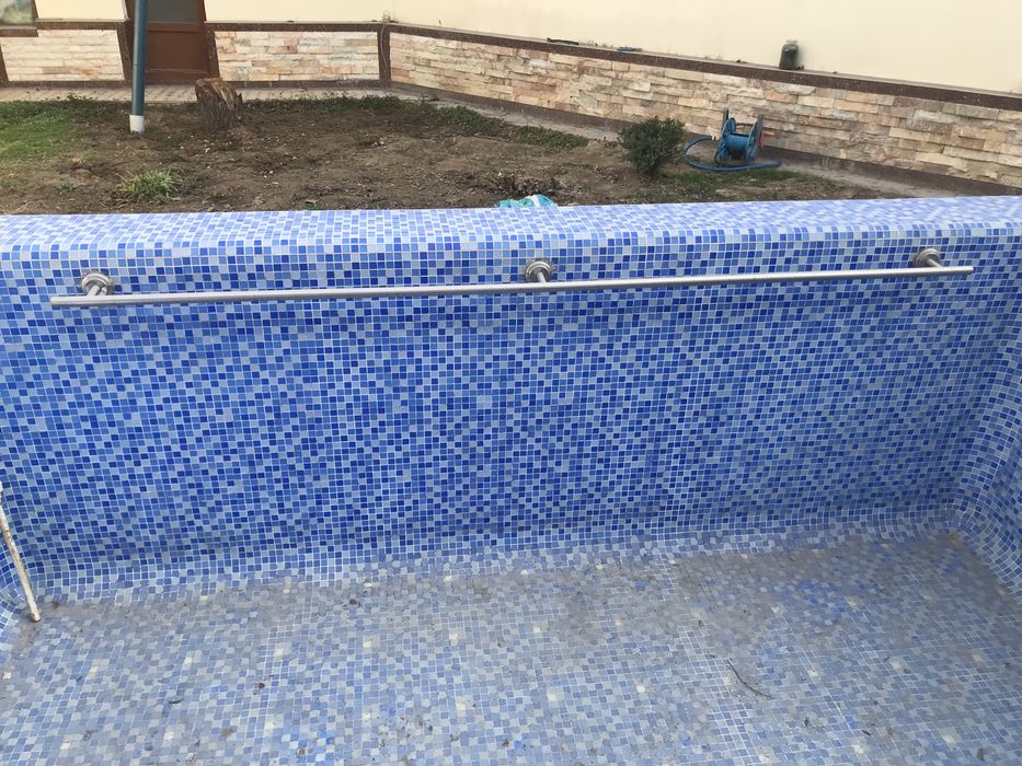 Лестница и держатель из нержавейки для бассейна