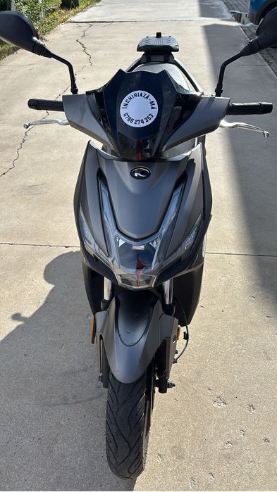 Scuter de inchiriat de  125cc kymco