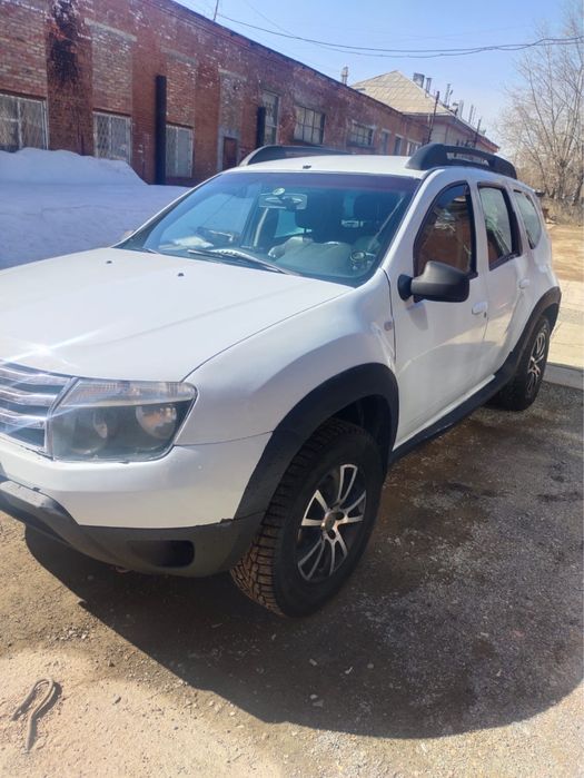 Рено -Дастер 2013год Белый