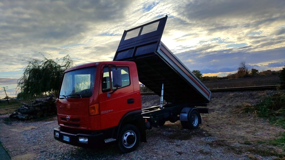 Nissan Atleon 3.5t - 3.0D - Basculabil trilateral cutie / Pret: 9700€