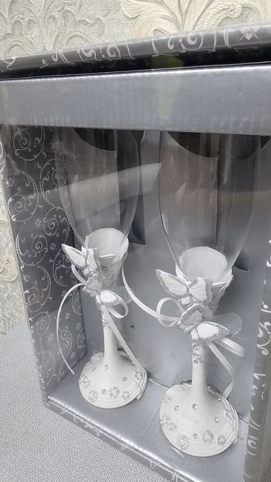Продаются свадебные бокалы
