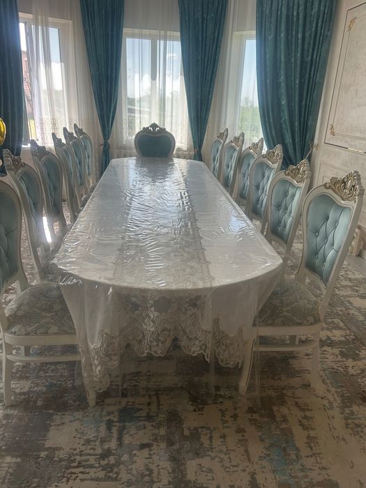 Стол со стульями