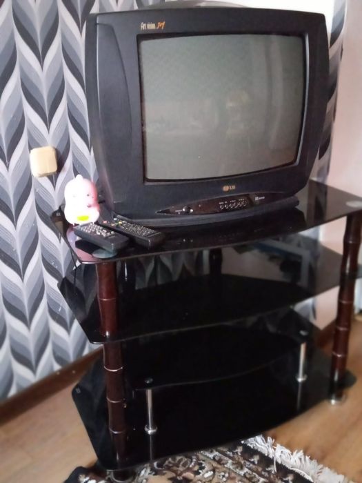 Телевизор с тумбой