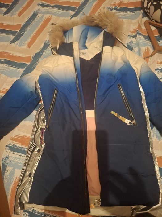 Продам куртки на девочек