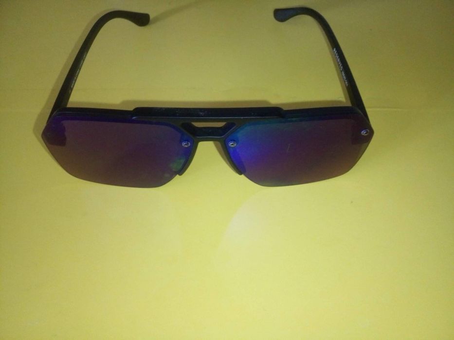 Vând ochelari de soare produs de calitate,noi.