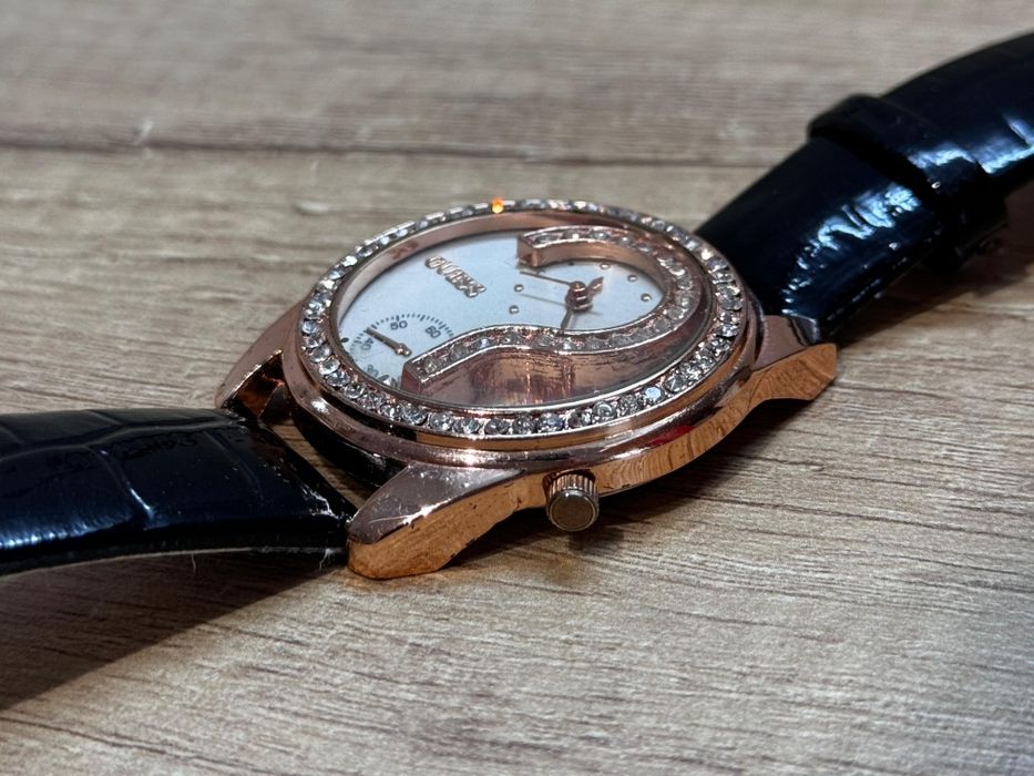 Женские часы на запчасти.